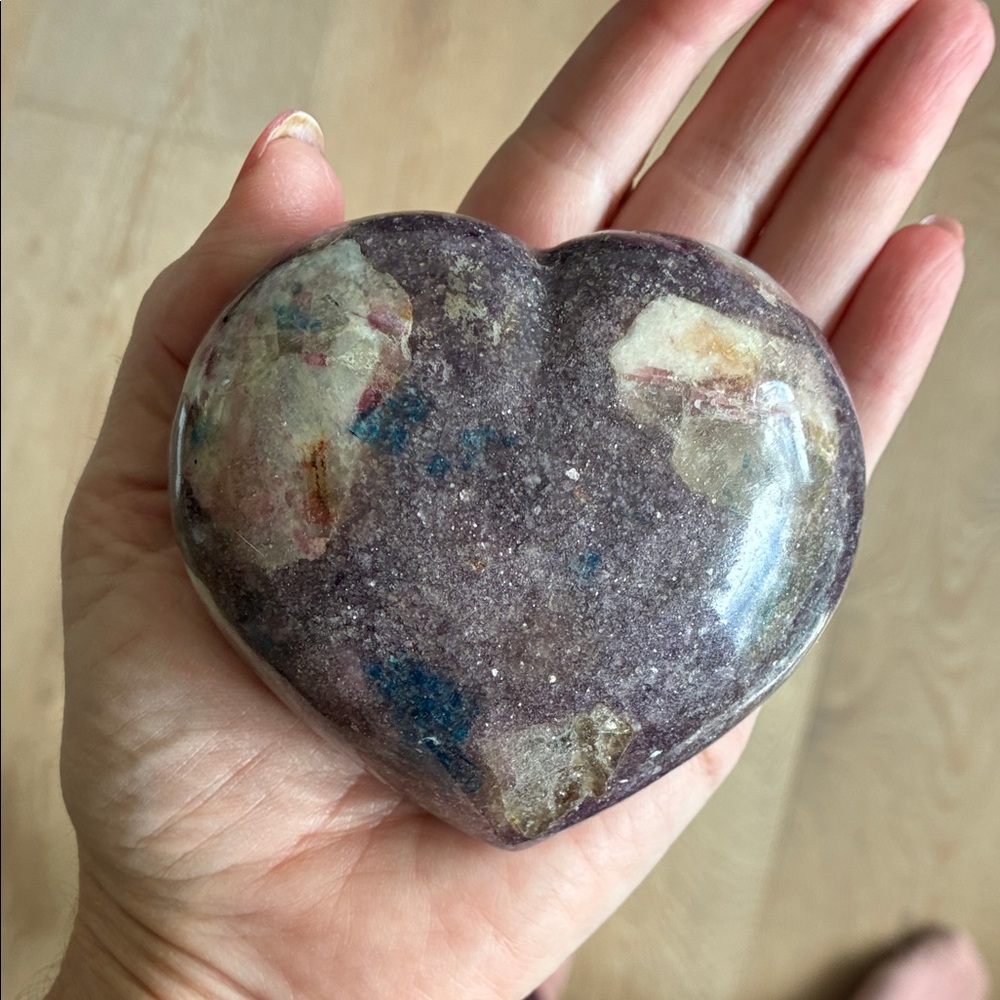 Elegant Heart-Shaped Stone Sculpture